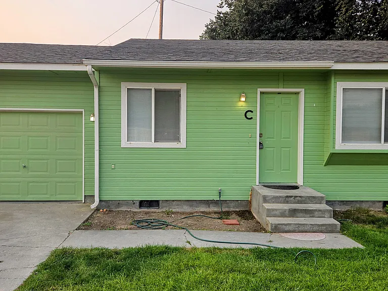 132 Southwest Blvd #C — Photo 2