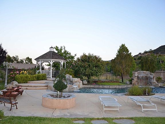 5th image of 23393 White Oak Ln