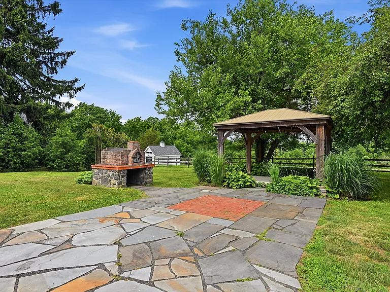 1058 Glen Hall Rd — Photo 22