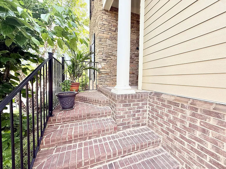 465 Chapel Grove Ln — Photo 3