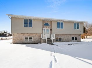 181 S Oakwood Rd, Oshkosh, WI 54904