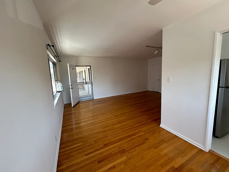 1041 Euclid St #E — Photo 4