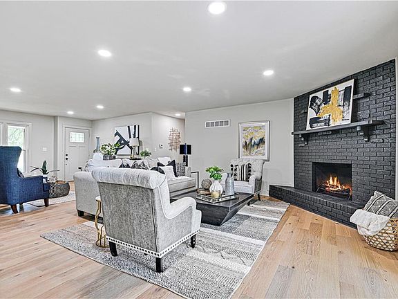 5th image of 805 SW Iron Creek Dr