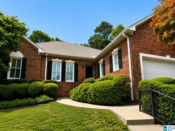 829 Crest Cv, Hoover, AL 35226