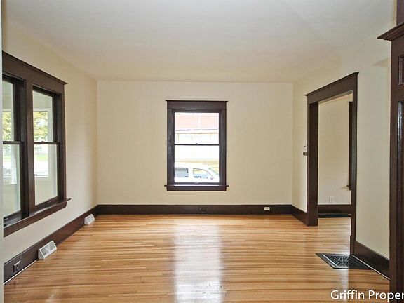 3rd image of 216 Pine Ave NW