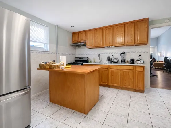 592 Evergreen Avenue image 1 of 7