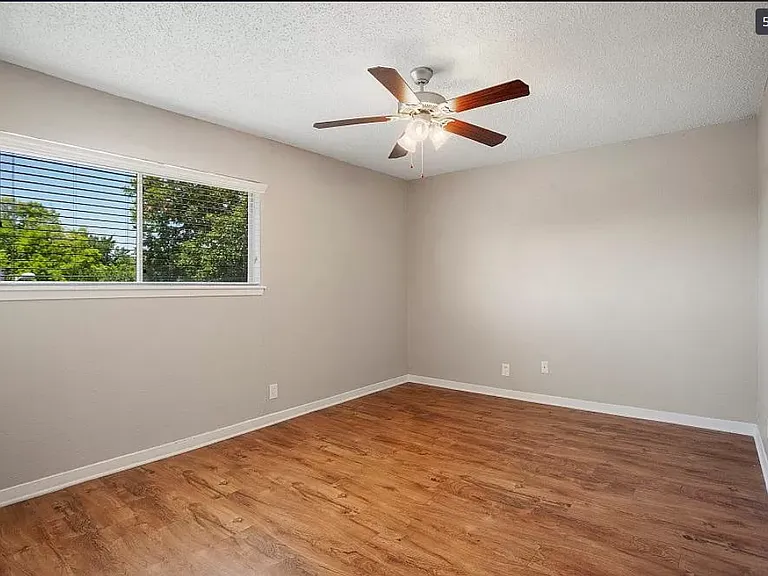 2810 1/2 Salado St #205 — Photo 3
