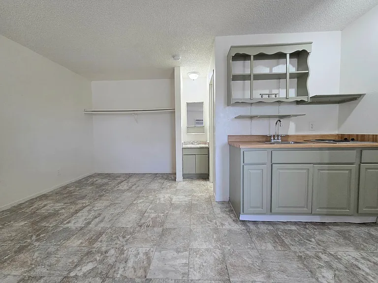 136 Judy Ln — Photo 2