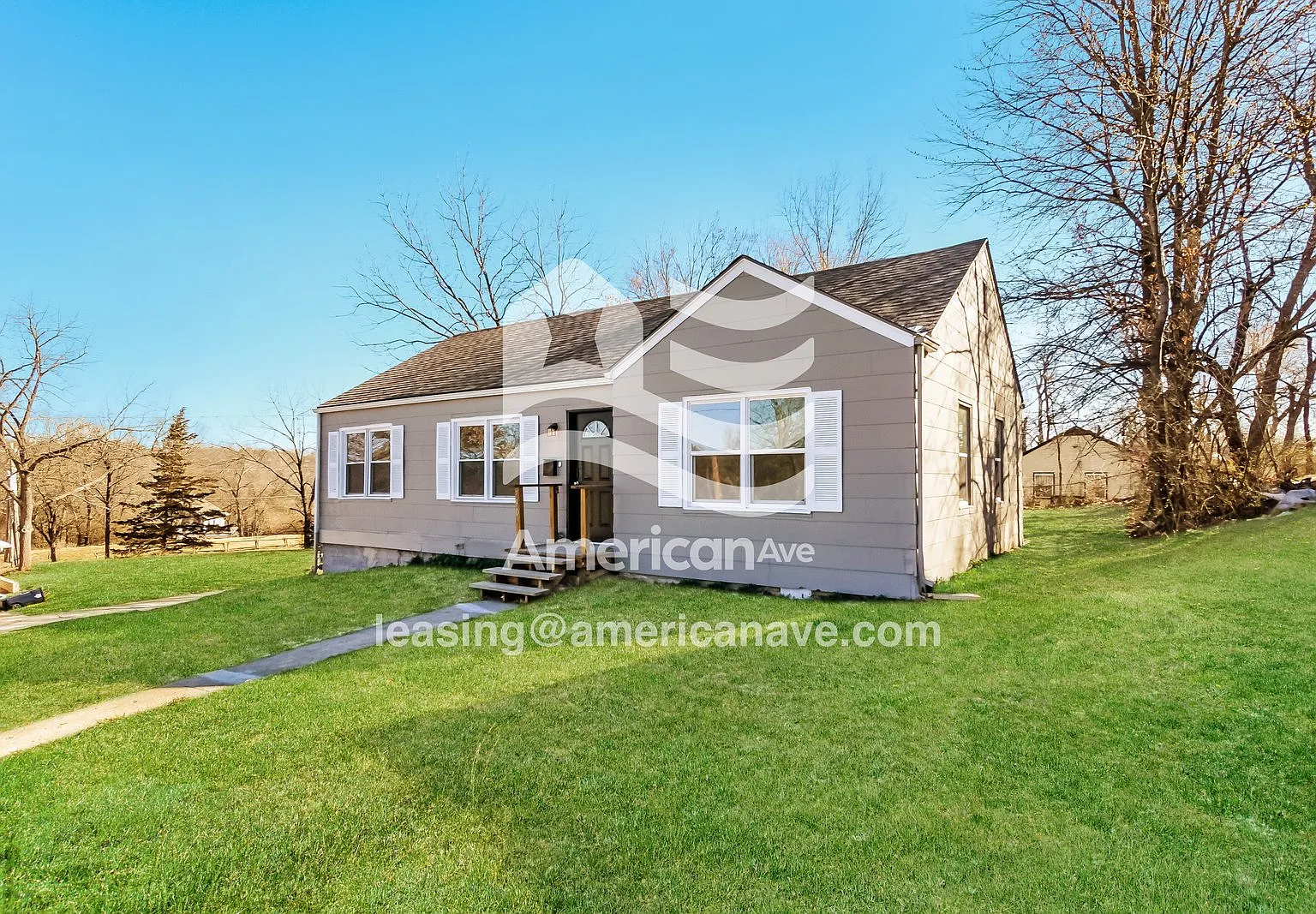 3 bed, 1.0 bath, 1053 sqft, $1,169 — Photo 2