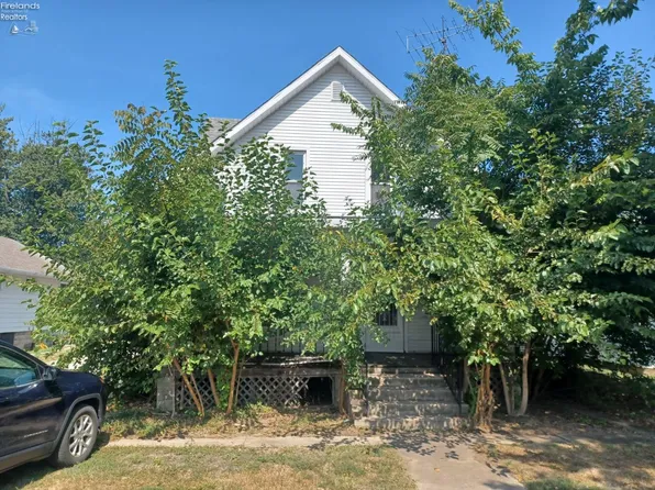 508 W 3rd St, Pt Clinton, OH 43452