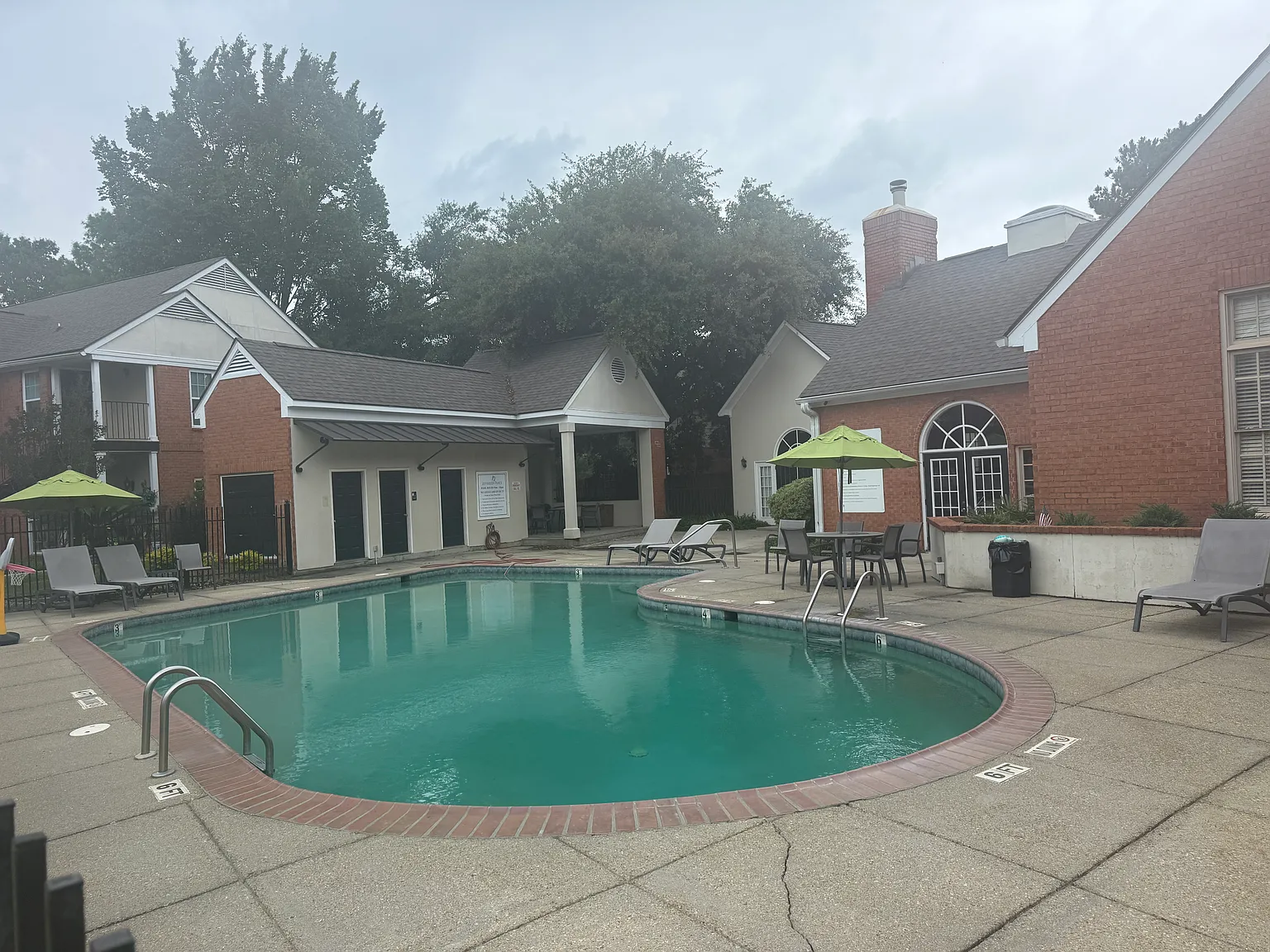3 bed, 1300 sqft, $1,800 — Photo 1