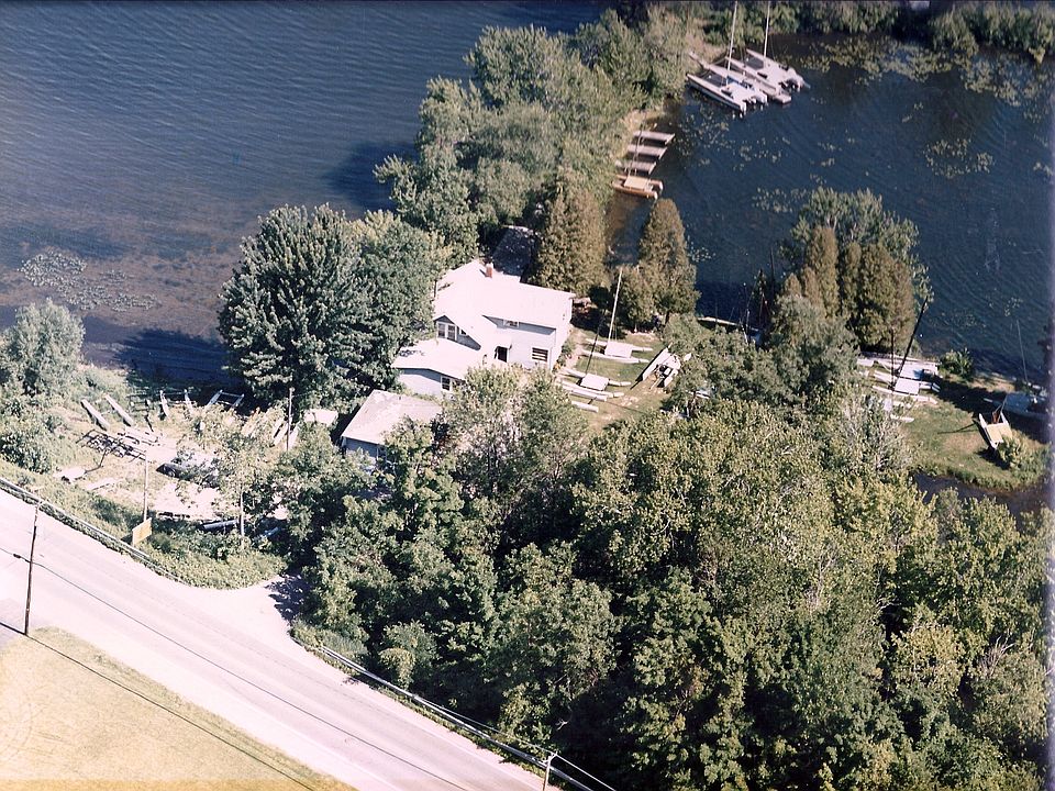 2nd image of 6725 Lake Shore Road