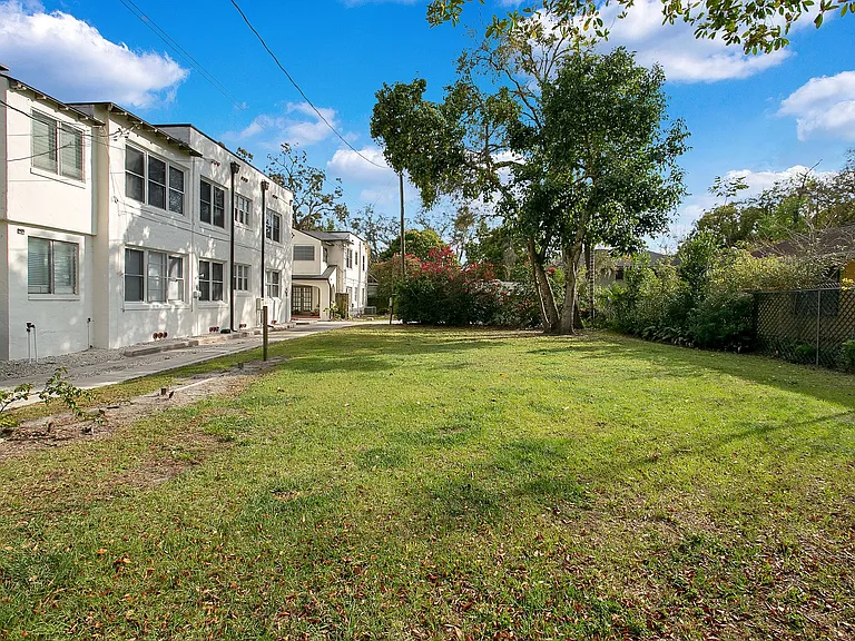 714 E Harwood St — Photo 15