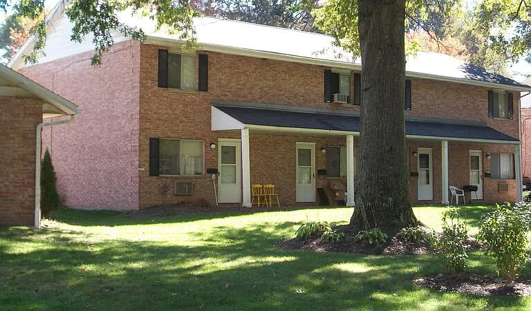470 Brentwood Ave — Photo 3
