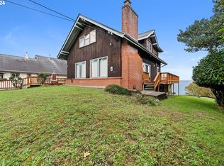 162 Commercial St, Astoria, OR 97103