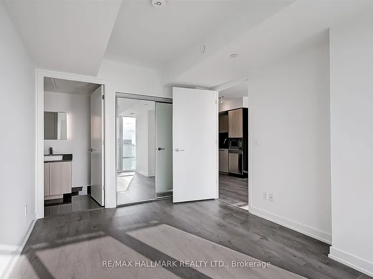501 Yonge St #5212 — Photo 14