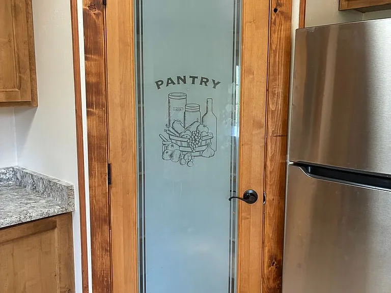 520 Sarma Dr — Photo 8
