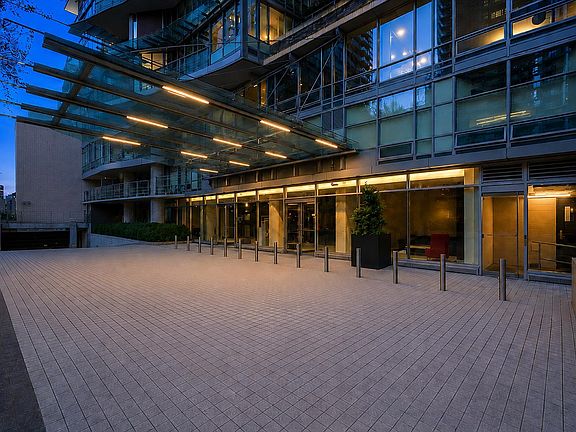 2nd image of 1283 Howe St #Penthouse 02