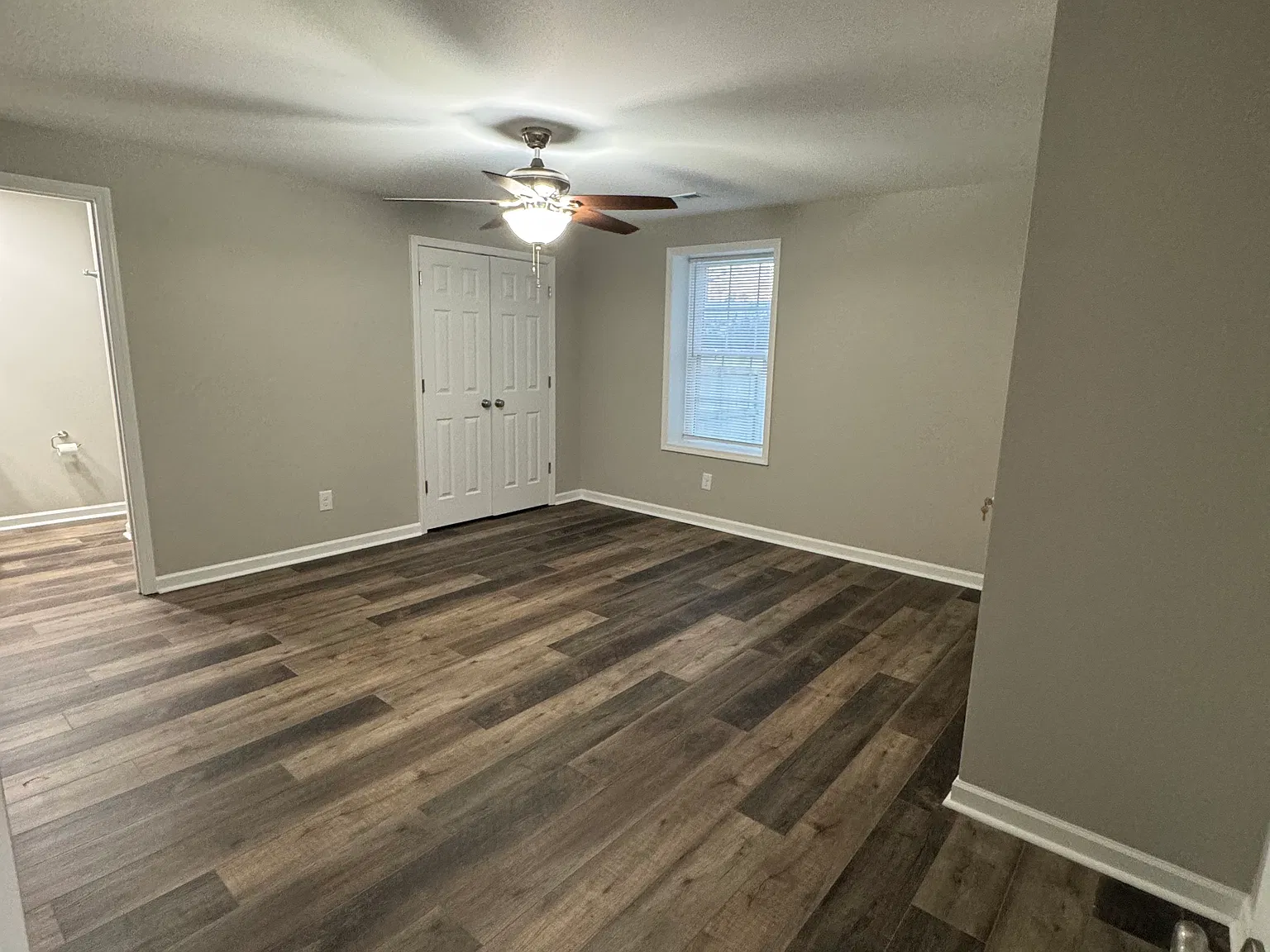 176 Grimes Blvd — Photo 4