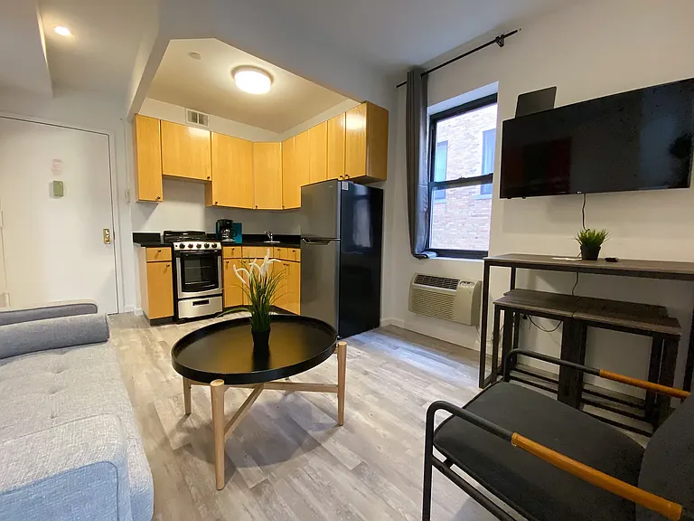 407 W 51st St #5F — Photo 3
