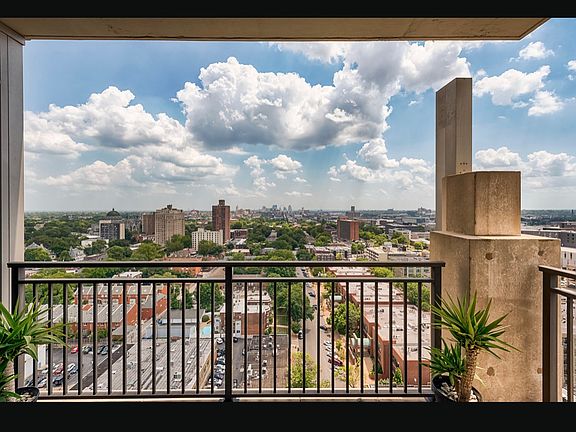4th image of 4909 Laclede Ave #2004