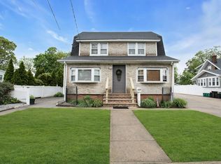 217 Rocklyn Ave, Lynbrook, NY 11563