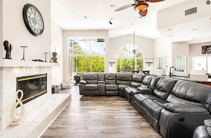 795 Claudia Ln