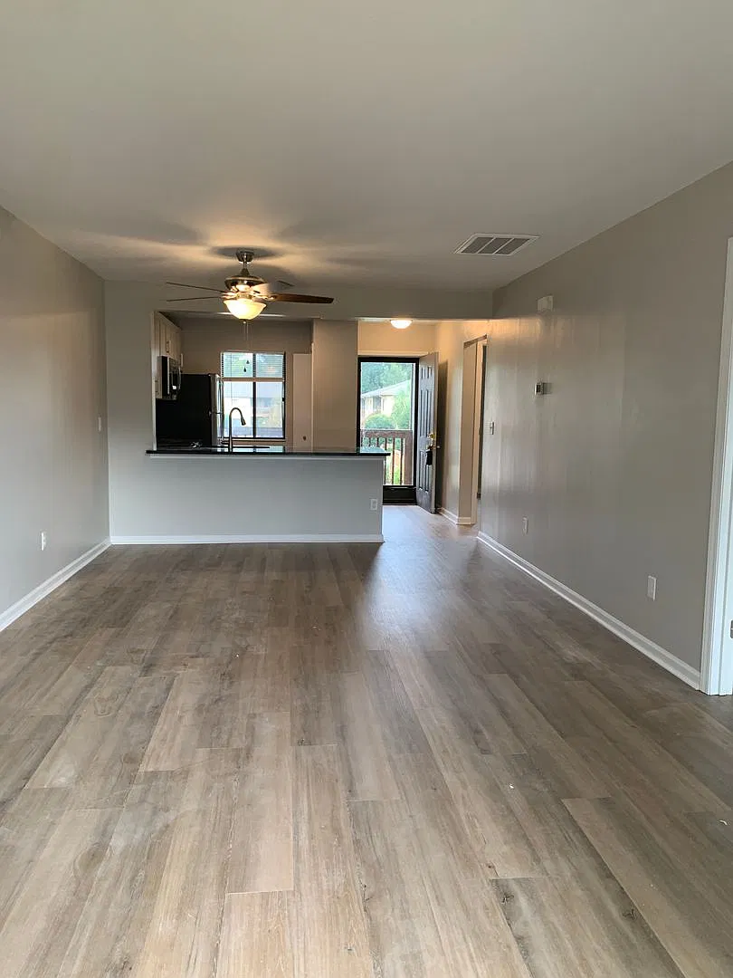2 Bedroom 2 Bath Completely Completely Renovated Park Place Condo — Photo 2