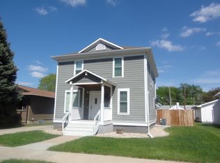 712 S Minnesota St, Mitchell, SD 57301