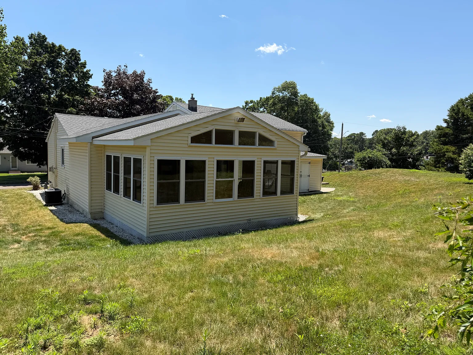 3 bed, 1.5 bath, 1562 sqft, $3,500 — Photo 2