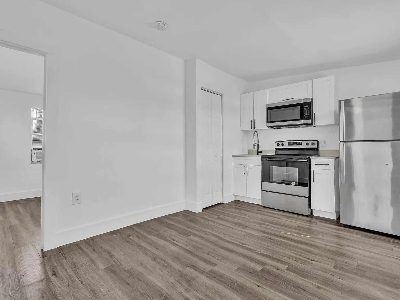 3904 SW 13th Court — Photo 2