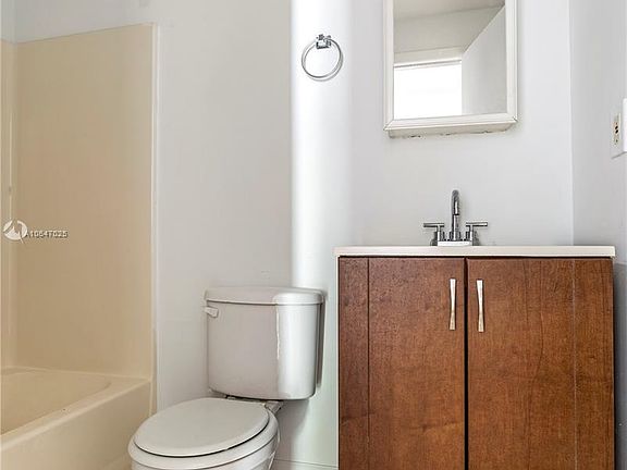 4th image of 576 NE 63rd St APT 1