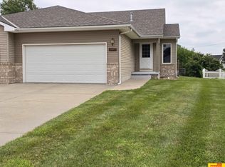2524 Buckingham Rd, Fremont, NE 68025