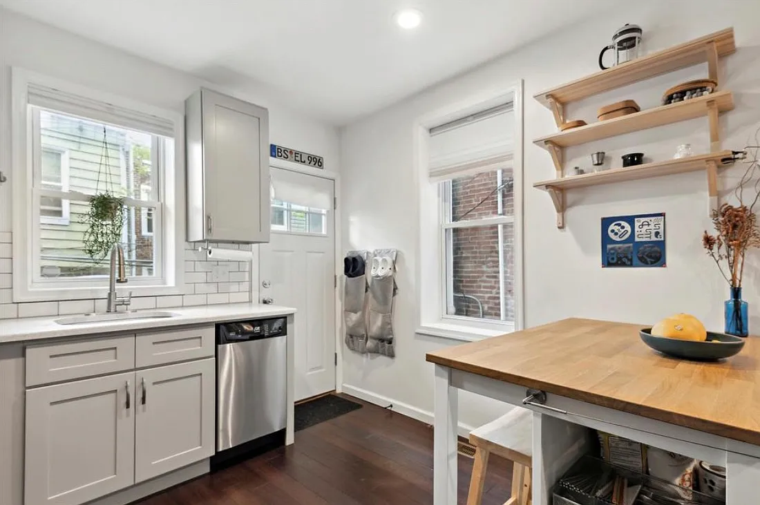 3 bed, 1020 sqft, $2,200 — Photo 1