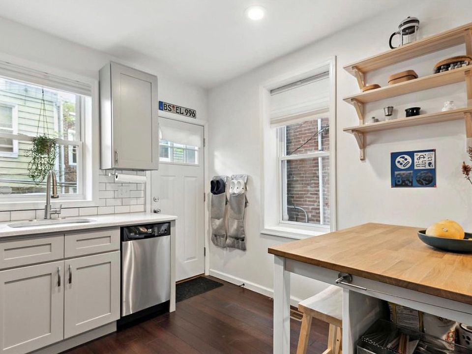 1st image of 512 N Holly St #1