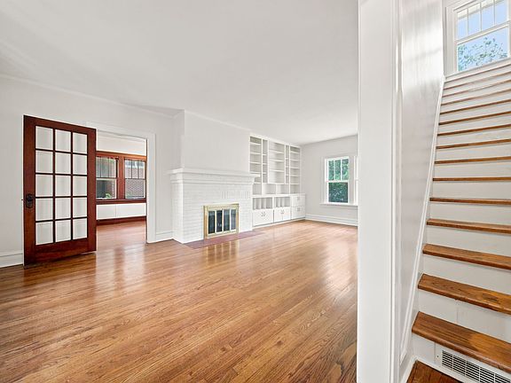 3rd image of 1110 N Wheaton Ave
