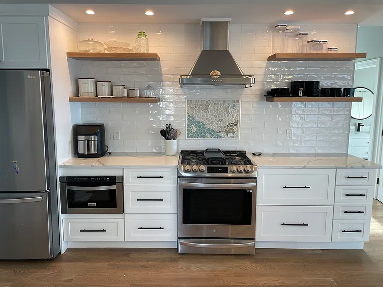 25 Beach Rd W — Photo 3