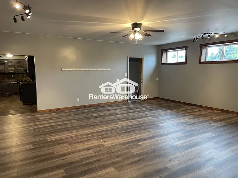 1496 E Division Ave — Photo 4
