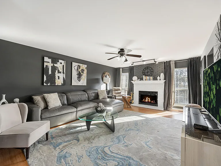 2147 Riding Spur Dr — Photo 3