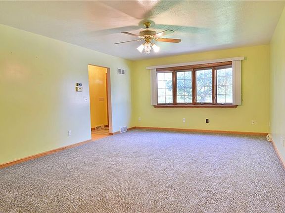 4th image of 851 N Highland Ave