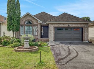 1032 Valin St, Ottawa, ON K4A4X7