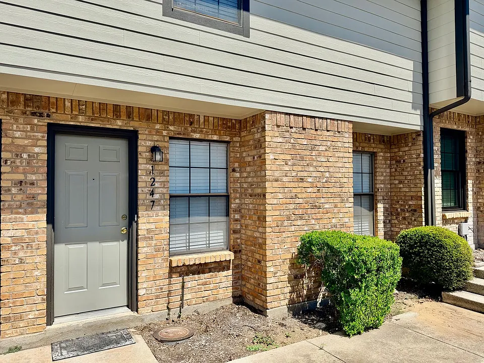 1247 Dallas Dr