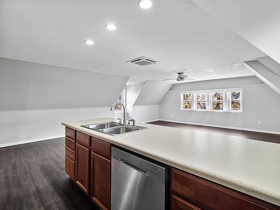 4th image of 6110 W Clinton Ave #3
