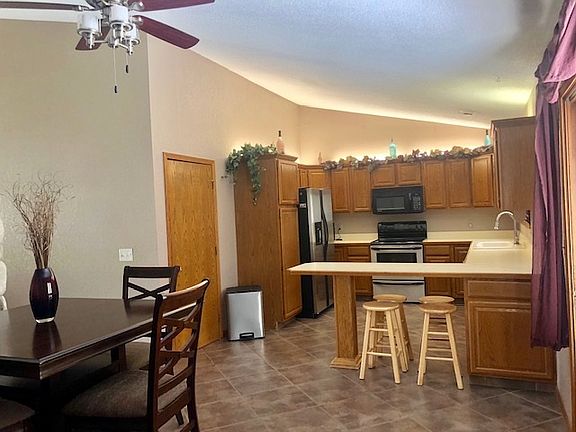 4th image of 2911 Toalson Ave