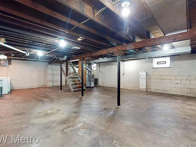 865 W Marshall St — Photo 17