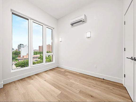3rd image of 21 Linden Blvd #603