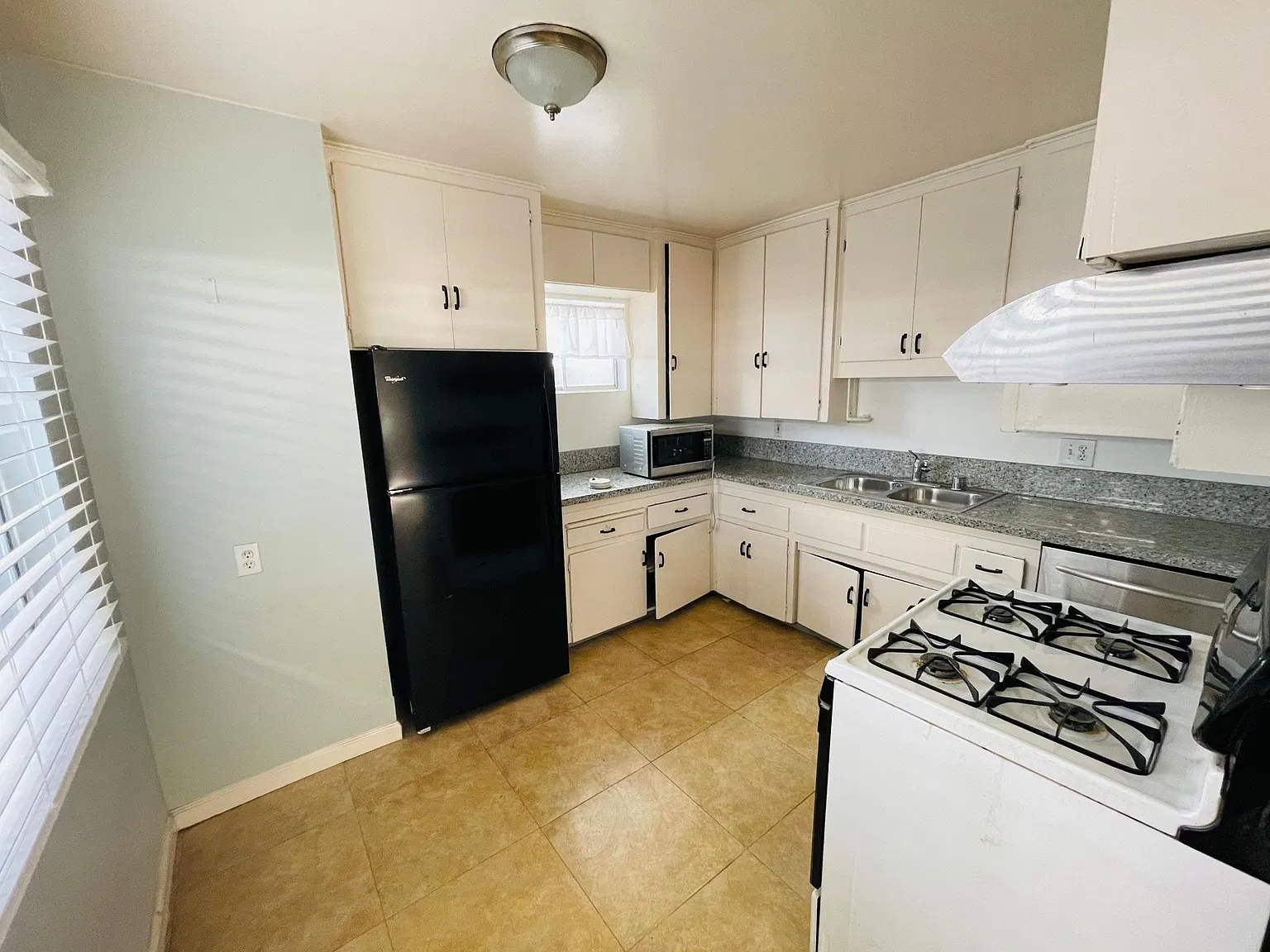 4560 Utah St — Photo 2