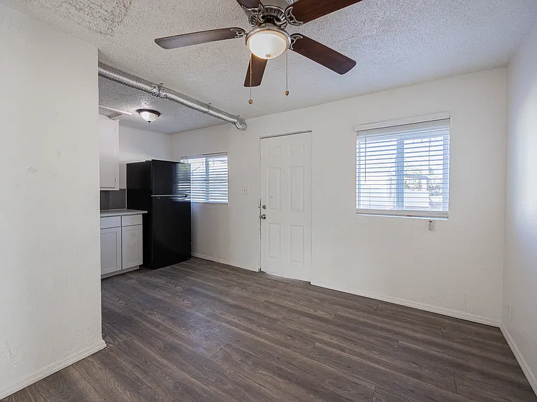2537 E Willetta, Phoenix Az — Photo 9