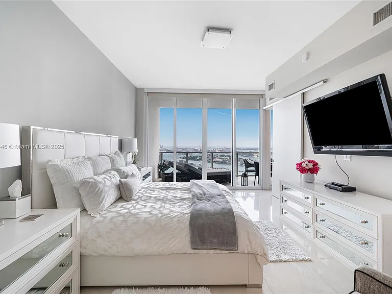 2020 N Bayshore Dr #4004 — Photo 16