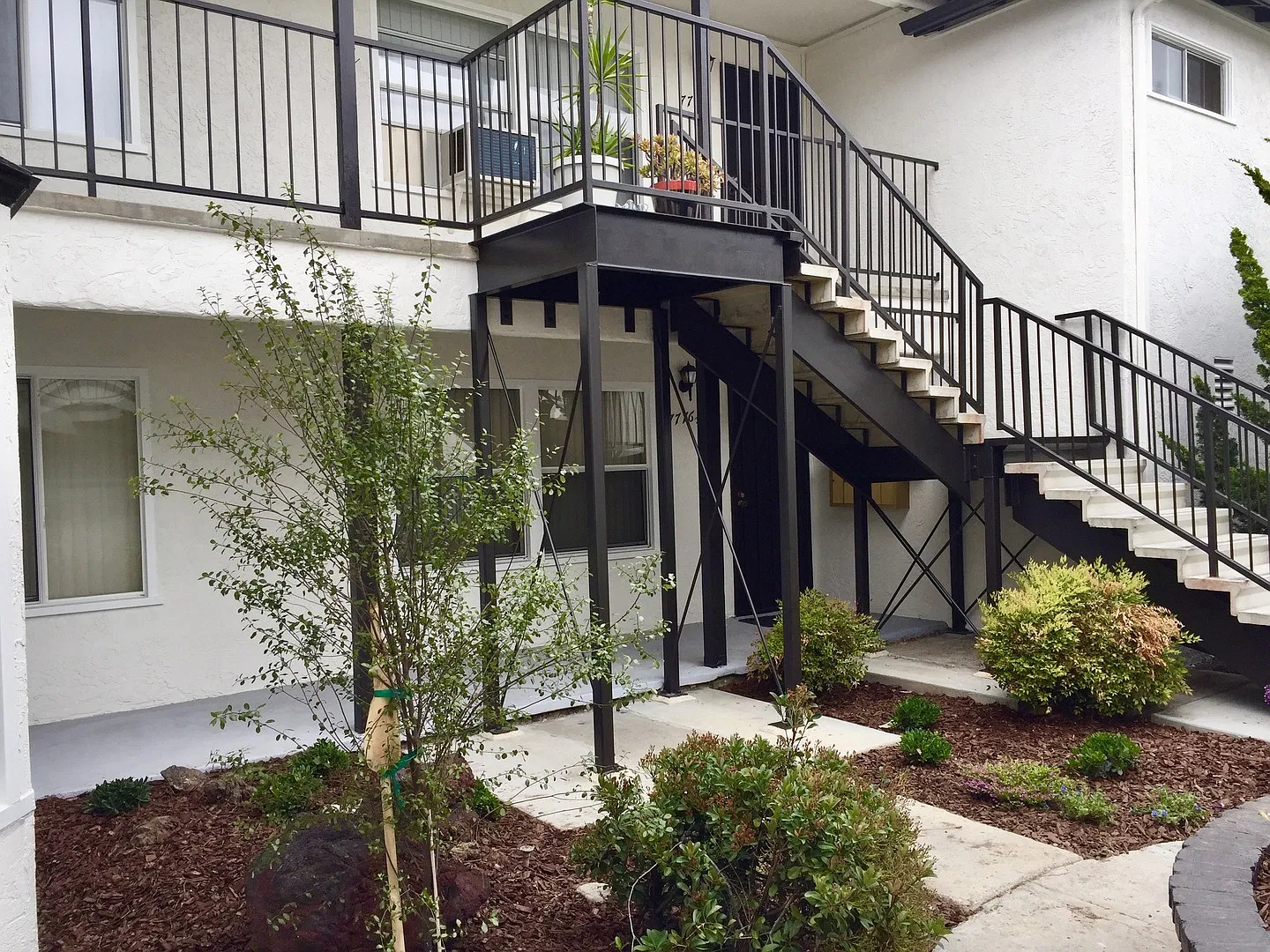 LA MESA — Photo 3
